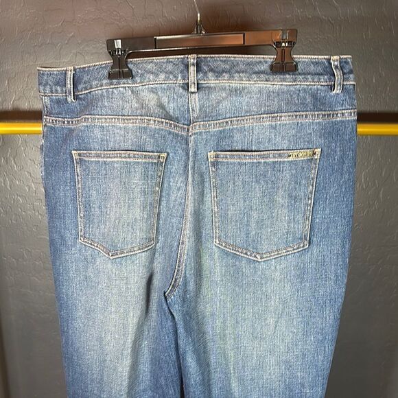 St. John Classic Blue Denim Jeans - Picture 4 of 13